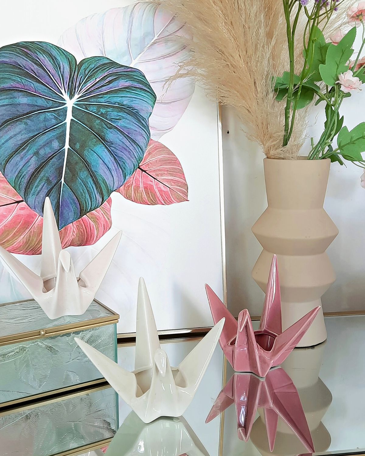 figura decorativa forma origami de ceramica